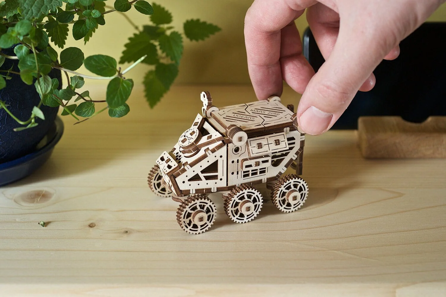 Ugears Mars Buggy - Image 5